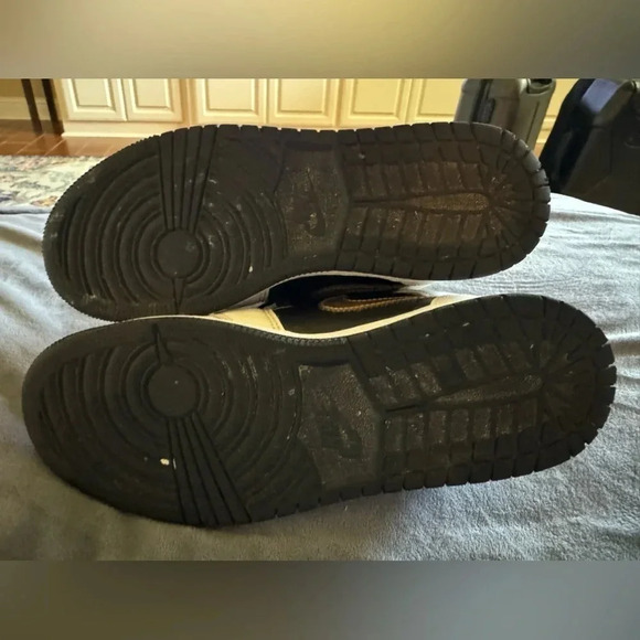 Nike Air Jordan 1 Black Gold White Mid Sneaker Sz 5 - Picture 7 of 11